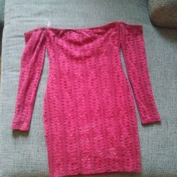 Burgundy Lace dress - Picture 4 of 5